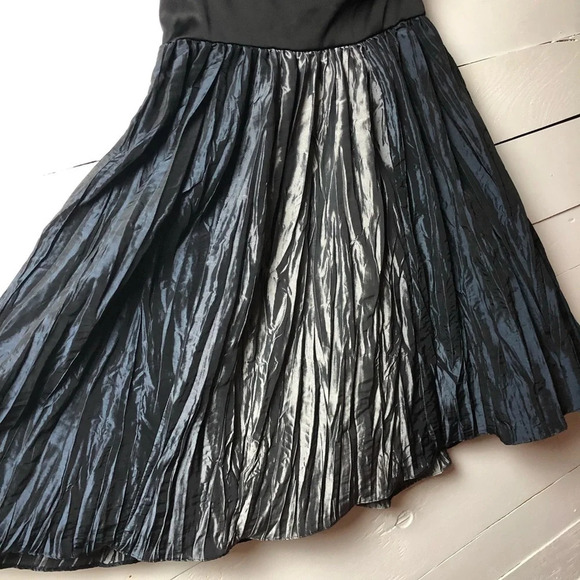 MAGGY LONDON Party dress one shoulder bow crinkle grey navy black evening midi - Picture 5 of 5